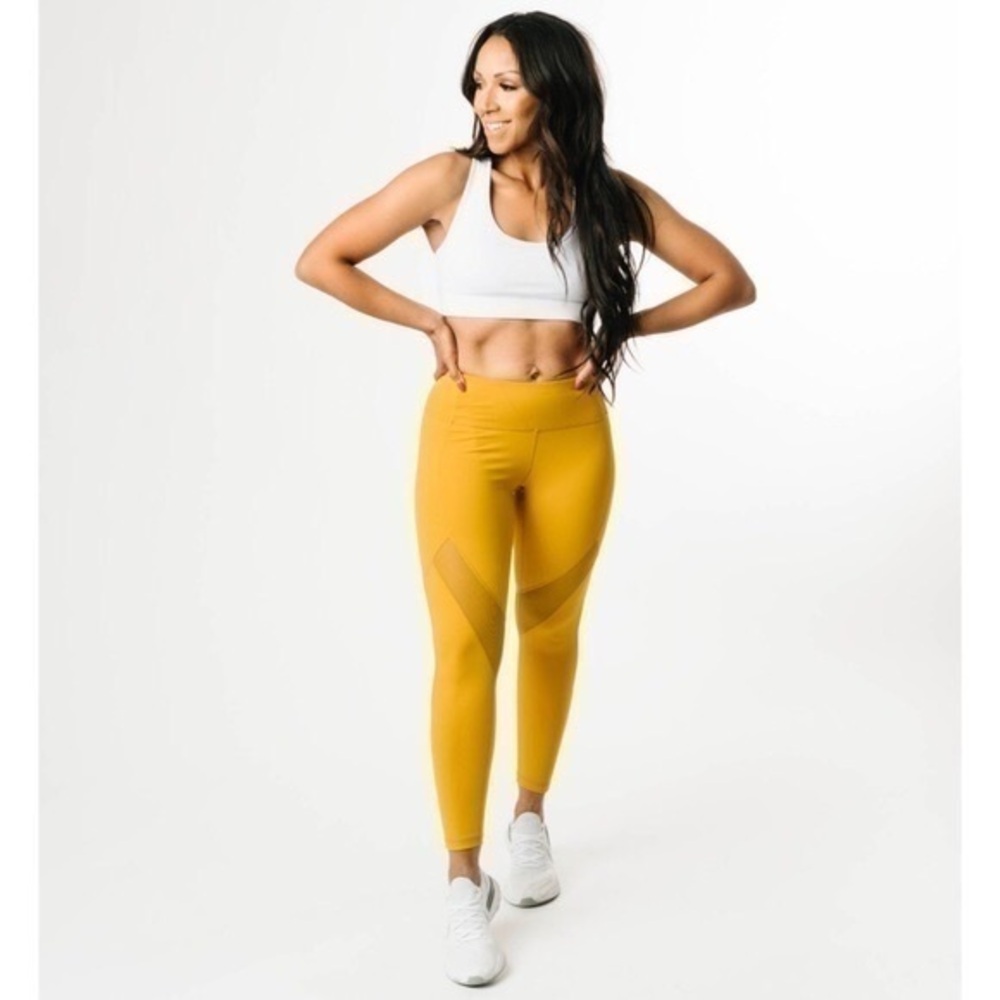 Zyia Active Faith Mesh Alive Mid-Rise Leggings 7/8 24”
Marigold yellow Size 4